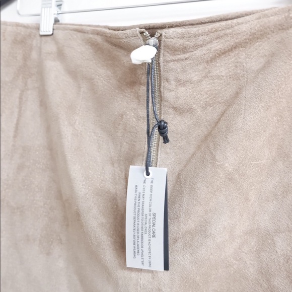 REVOLVE BLANK NYC SUEDE MINI SKIRT NWT SIZE 29 ✨ - Picture 7 of 9